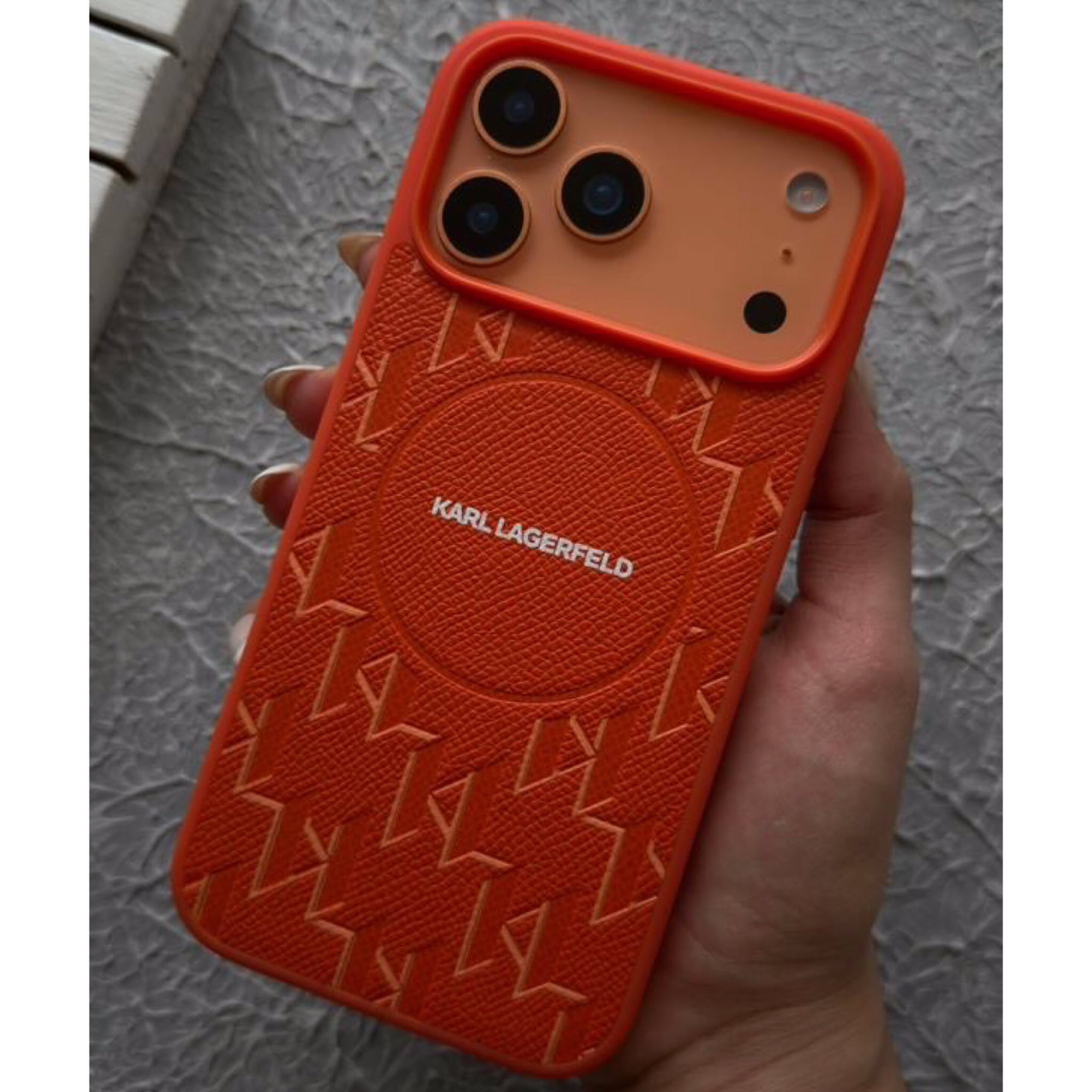 قاب کارل لاگرفلد Karl Lagerfeld شماره 11 سریIphone17